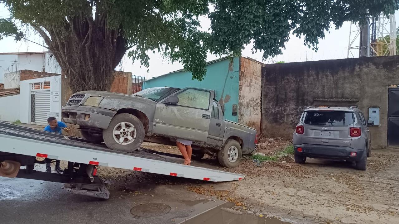 Prefeitura de Ilhéus Recolhe Carros Abandonados nas Ruas da Cidade em