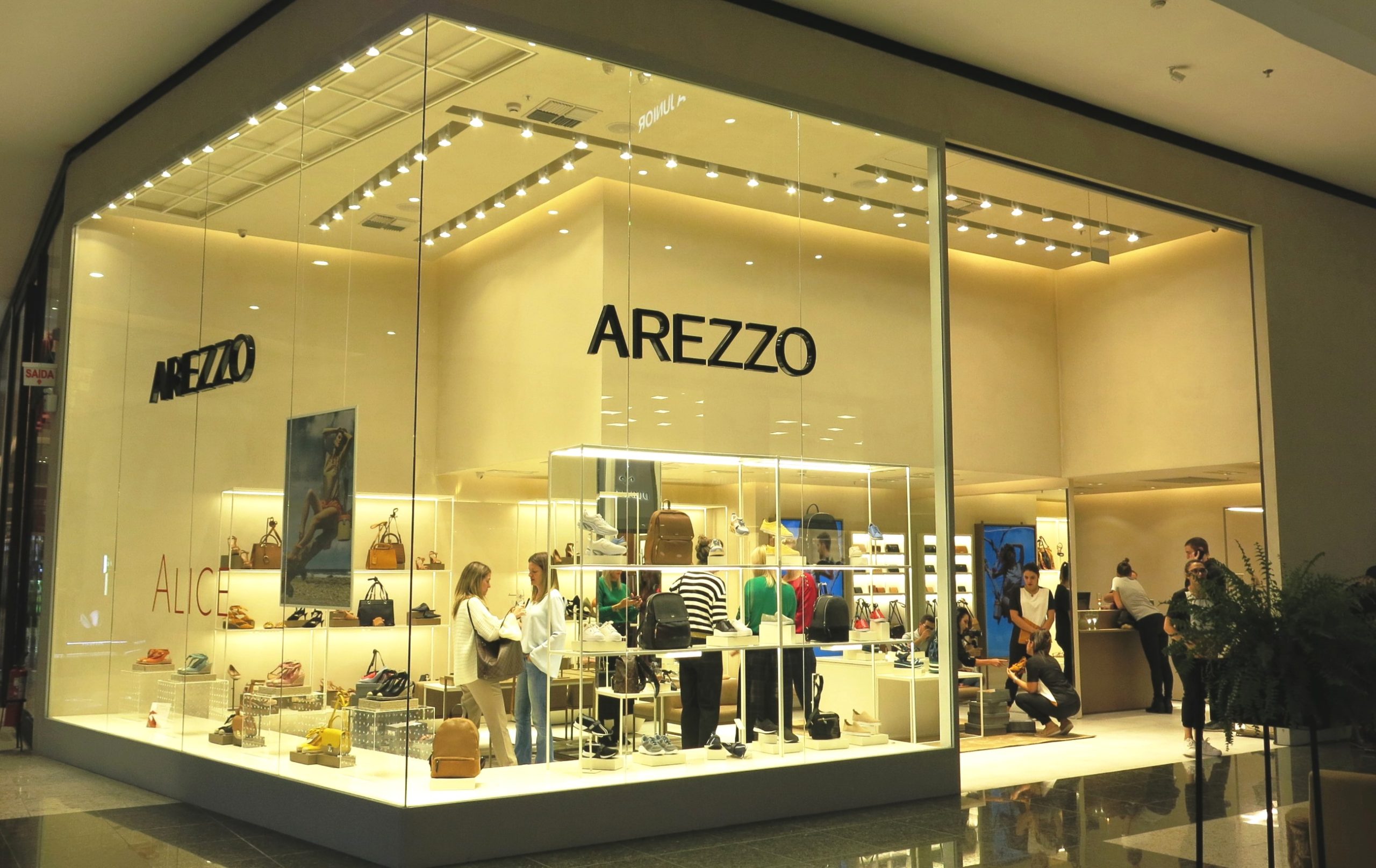 Arezzo compra Reserva por R 715 milh es Ilh us Eventos