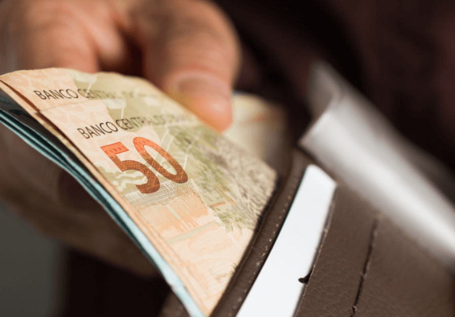 Dinheiro na conta: Prefeituras de Ilhéus e Itabuna pagam salários antecipados