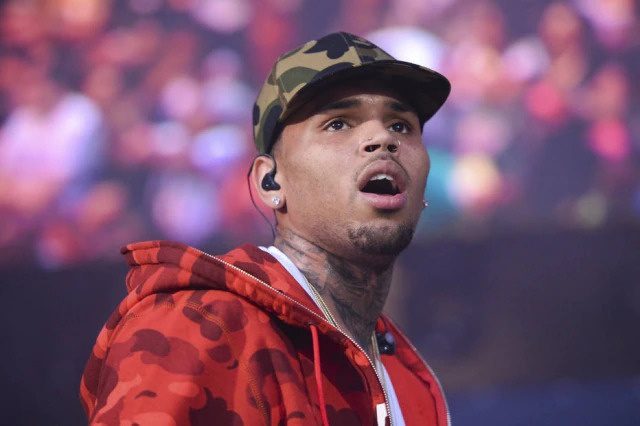 Chris Brown divulga áudios de mulher que o acusou de estupro: "Quero de novo"