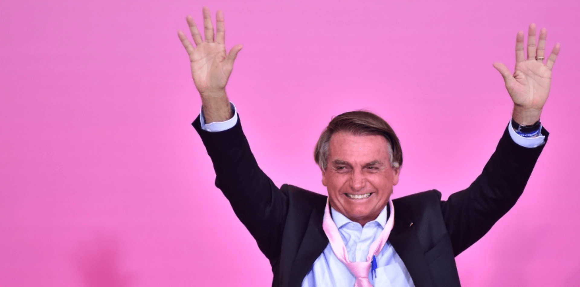 Bolsonaro libera distribuição gratuita de absorventes