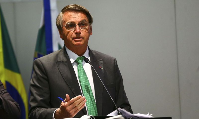 Bolsonaro: ‘Enchem o saco para tomar vacina. Deixa eu morrer’