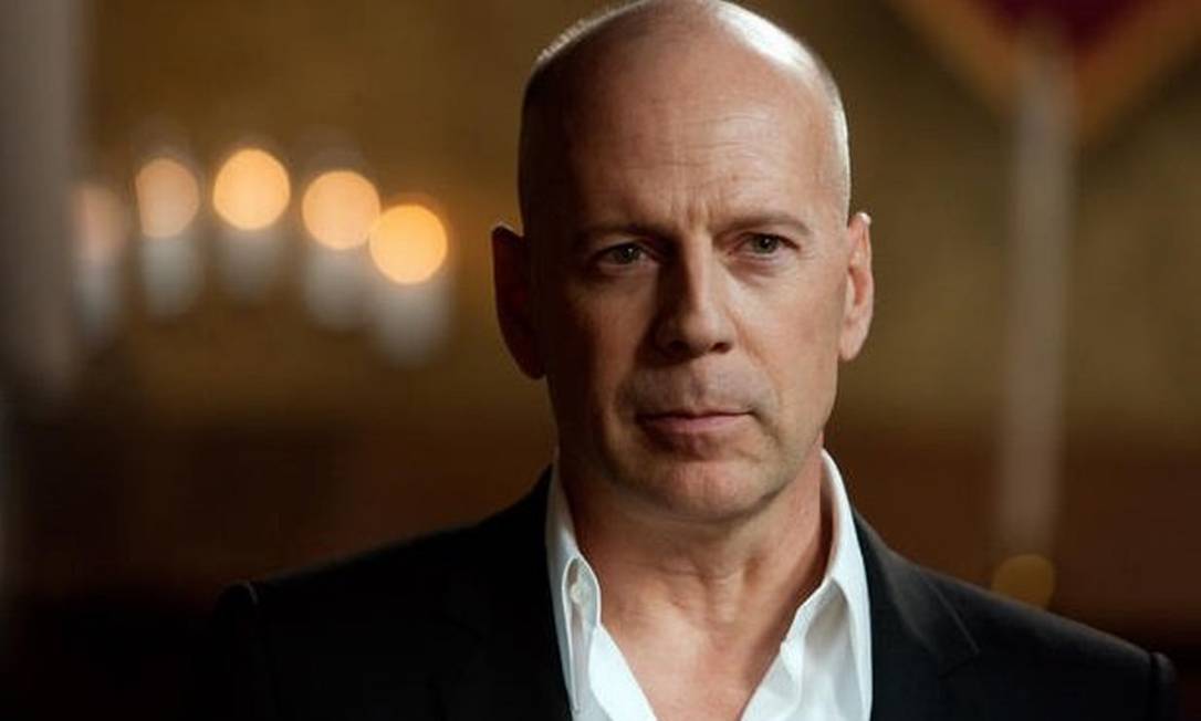 Família de Bruce Willis anuncia aposentaria do ator após ele ser diagnosticado com afasia