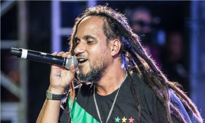 Helio Bentes, vocalista da Ponto de Equilíbrio, faz showzaço amanhã (12), em Itacaré