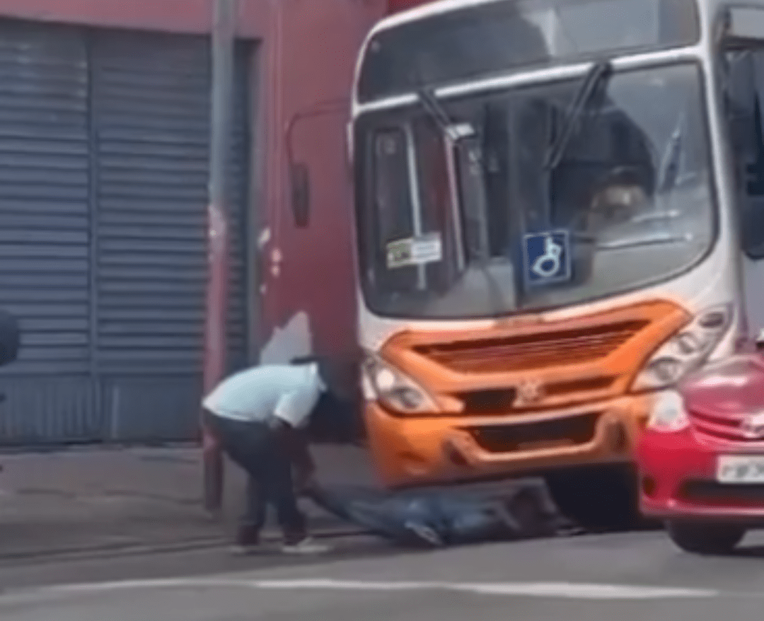 Mulher gera caos no trânsito da Avenida Itabuna