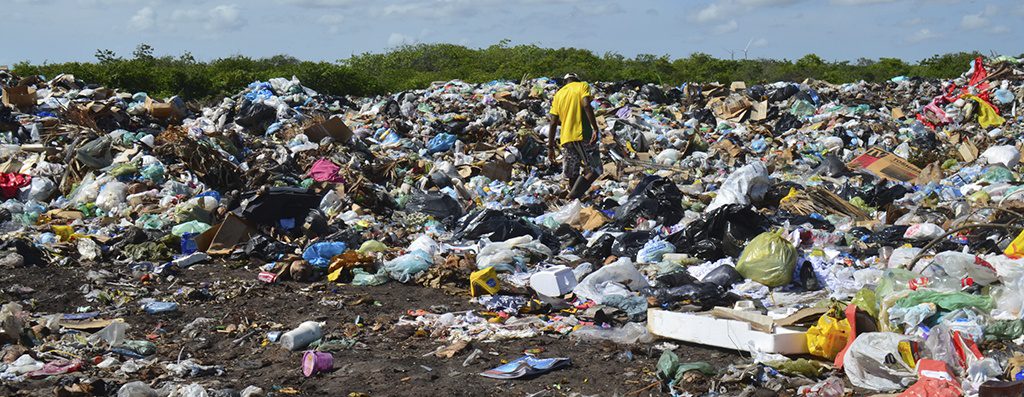 Após 12 anos de espera, Brasil passa a ter plano para tratamento de resíduos sólidos; país tem meta de acabar com lixões até 2024