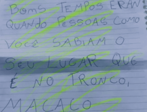 “Seu lugar é no tronco, macaco”: bilhete racista é deixado em prédio