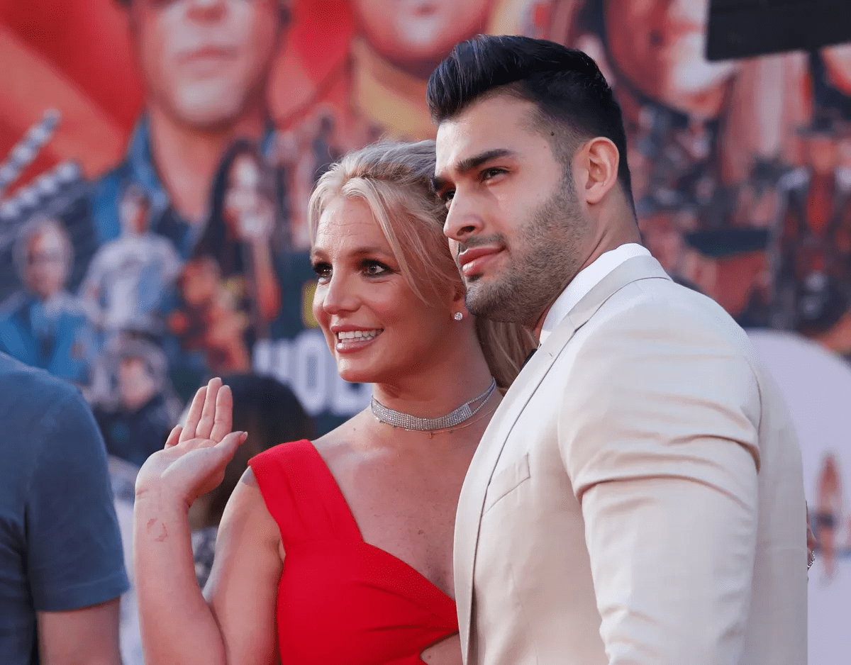 Britney Spears anuncia gravidez com o noivo Sam Asghari