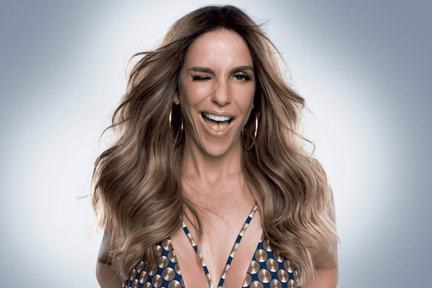 Ivete Sangalo comemora estreia de nova turnê: 'Vai ser babado, confusão e gritaria'