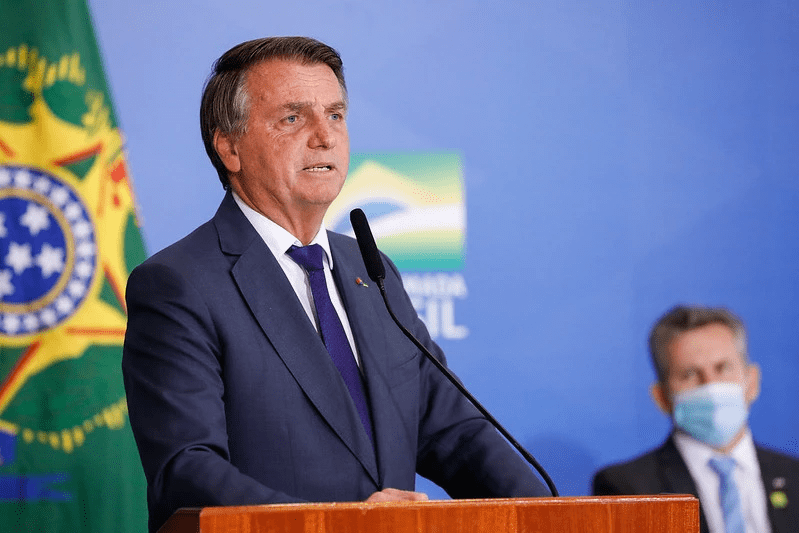 Bolsonaro se confunde e chama a si mesmo de mentiroso durante discurso