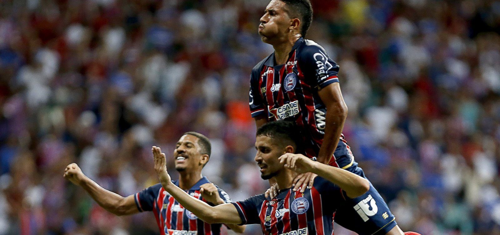 Bahia goleia Londrina e retoma a liderança da Série B do Brasileirão