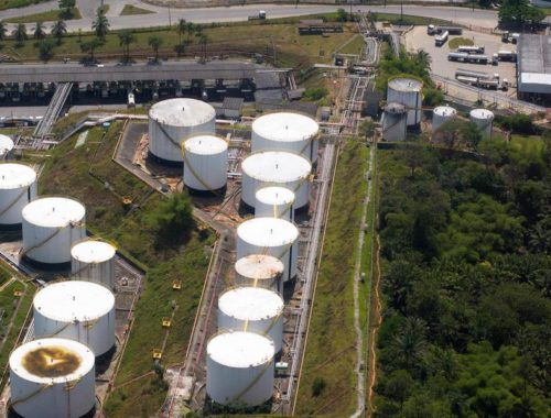 Acusada de vender gasolina e diesel a preços mais altos na Bahia, Refinaria se torna alvo de investigação