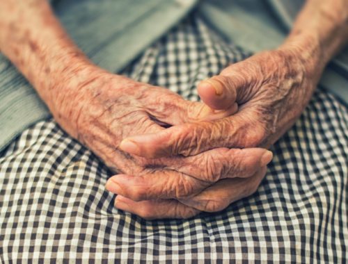 Idosa de 121 anos é 'descoberta' após atendimento médico na Bahia e pode ser a mais velha do mundo