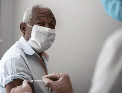Ilhéus inicia aplicação da 4ª dose para idosos com 60 anos ou mais