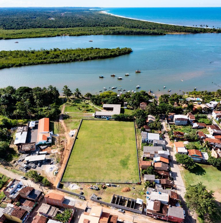 Arquibancadas do Estádio de Itacaré começam a ser construídas