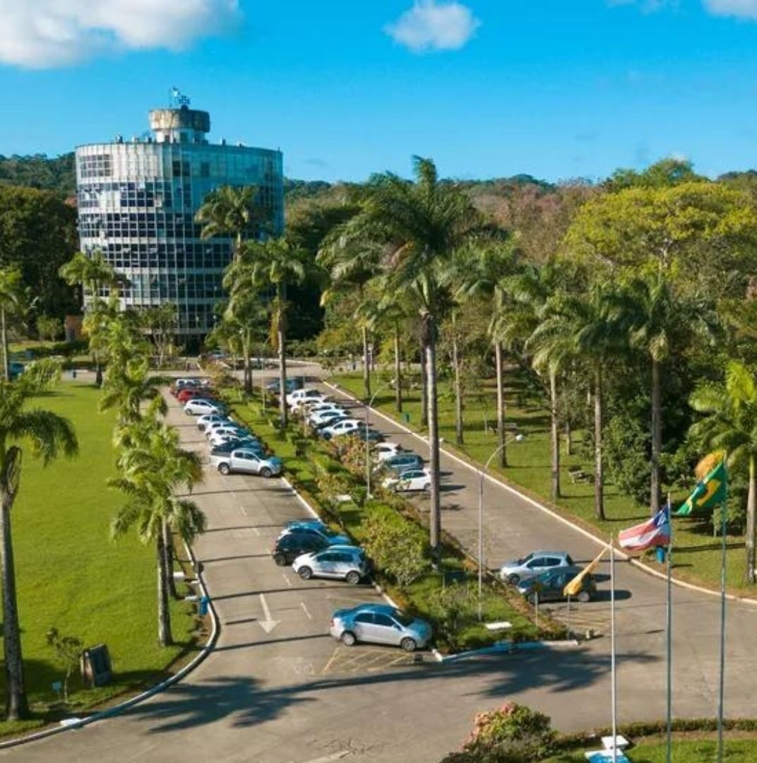 PEC propõe cobrar mensalidade em universidades públicas