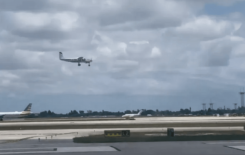 Sem saber pilotar, passageiro pousa avião após piloto passar mal; assista