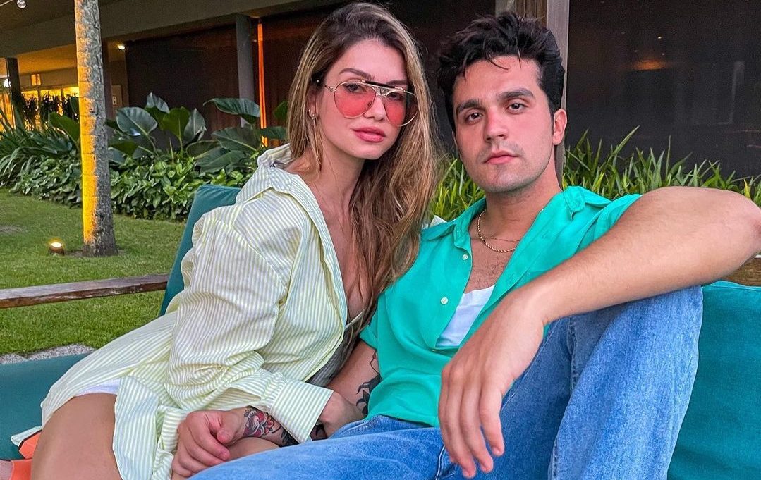 Luan Santana está em Itacaré curtindo com a namorada