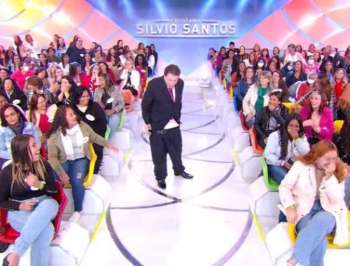 Silvio Santos perde as calças durante apresentação do programa; assista