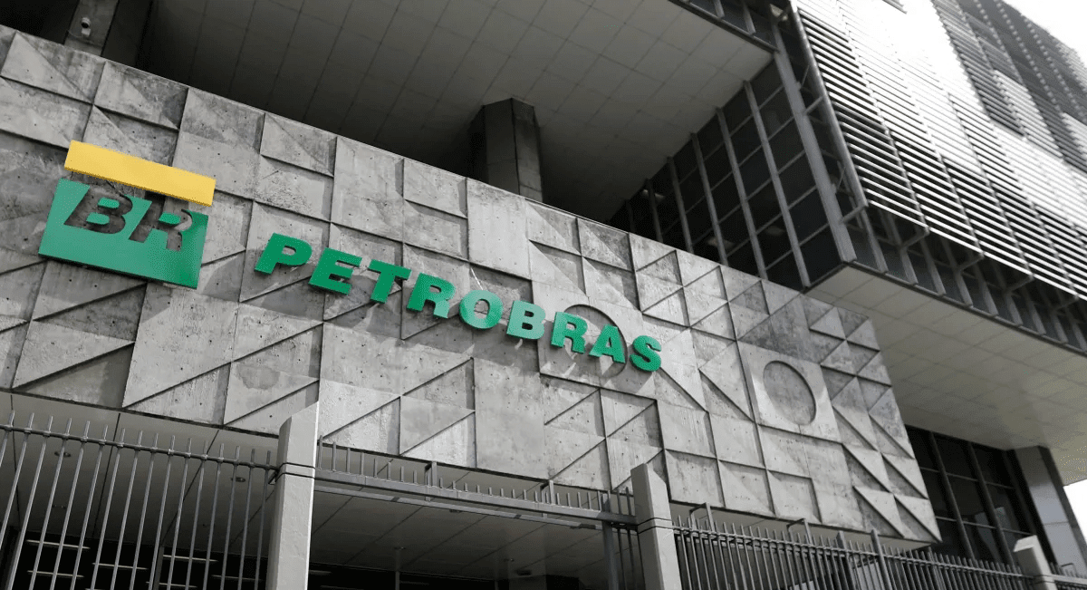 Presidente da Petrobras pede demissão após críticas de Bolsonaro; Fernando Borges assume como interino