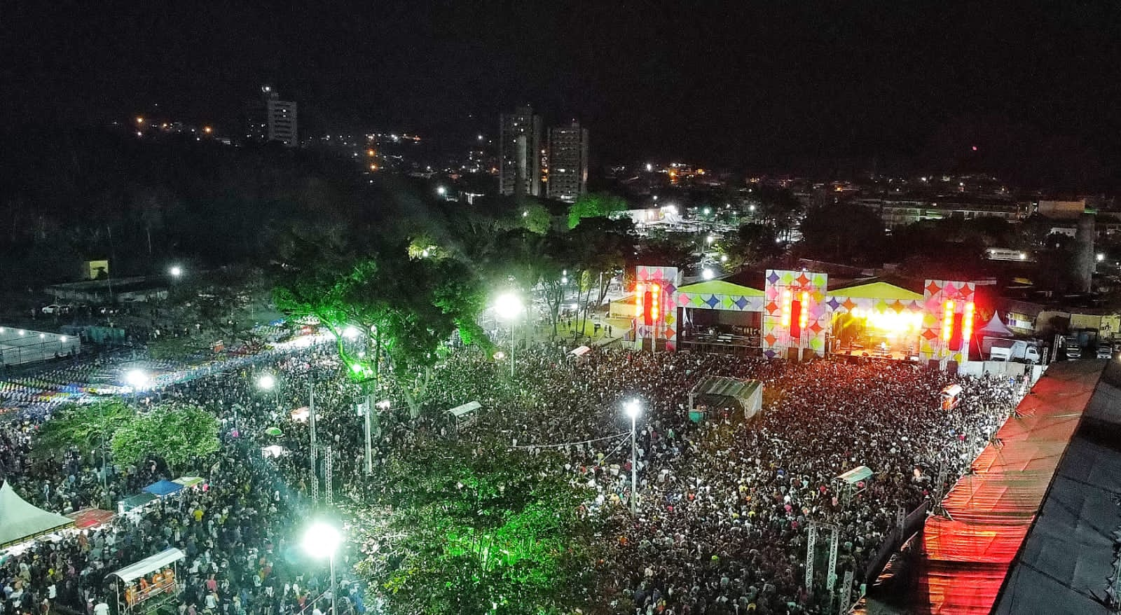 Em plena quinta-feira, primeiro dia do ItaPedro reúne mais de 60 mil pessoas na Arena 'Zé Cachoeira'